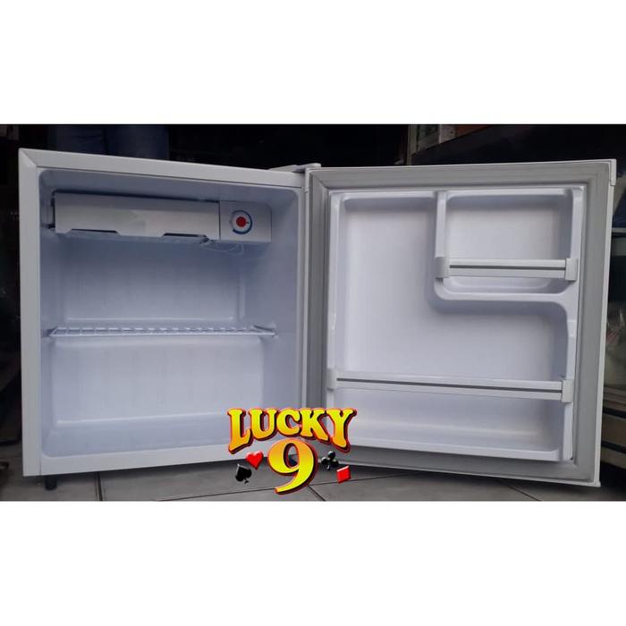 KULKAS MINI PORTABLE SHARP SJ - 50MB PUTIH