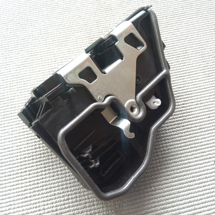 Doorlock Belakang Kanan Bmw E60 E70 E87 E90 (Bekas)