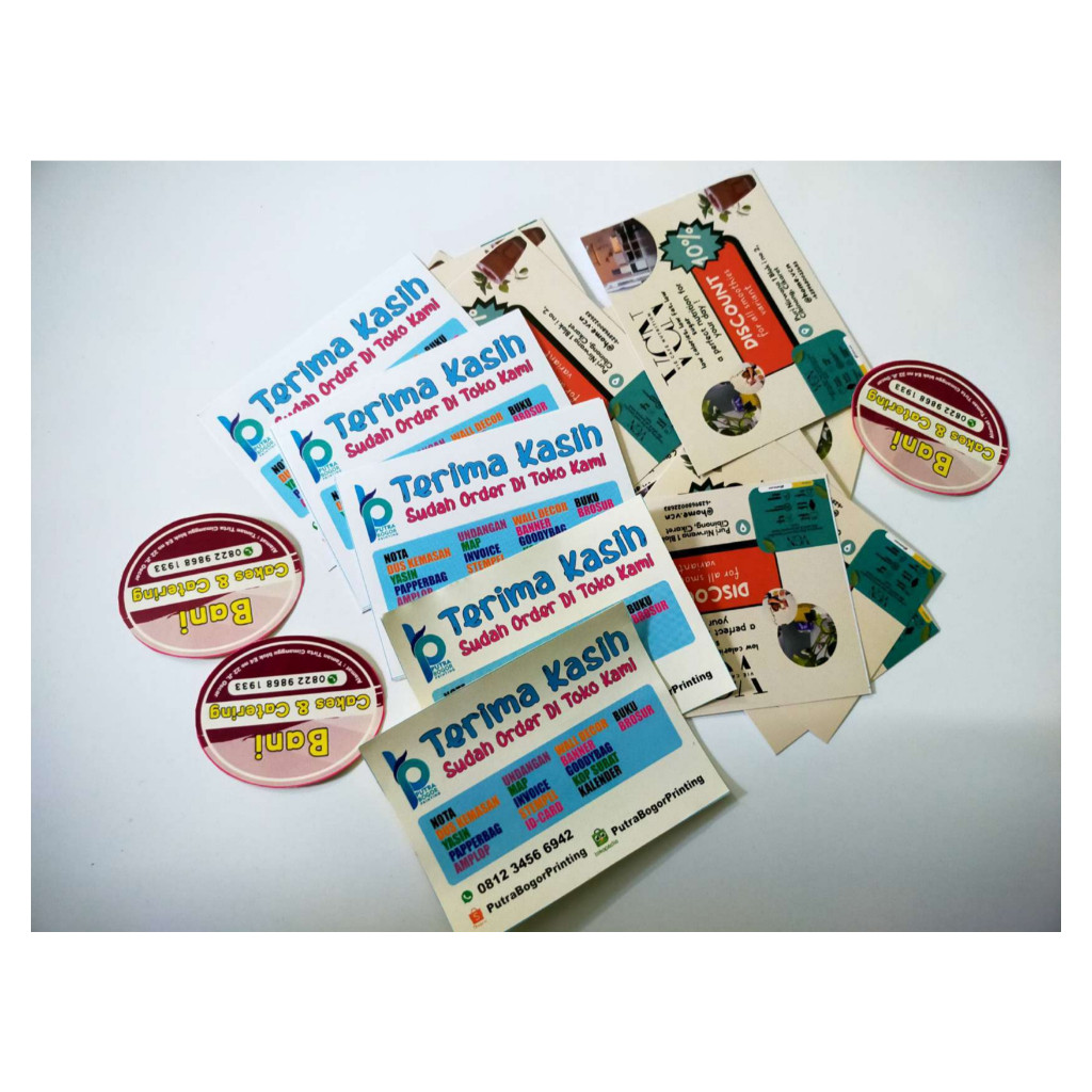 

UM1 Stiker custom tanpa cutting dan cutting