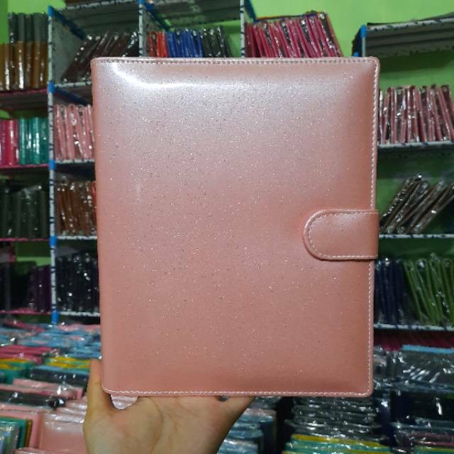 

Binder READY Glitter Laminasi Glossy Free Isi 50lembar & Pulpen B5 (26ring)