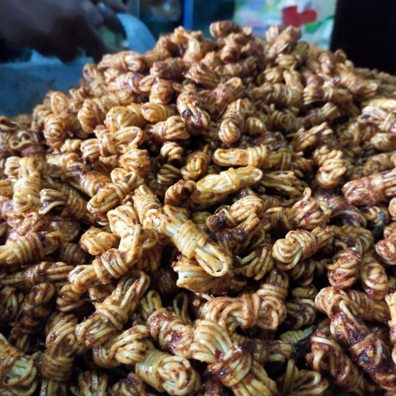 

Cemal Cemil Makyus Mie Gulung Viral Mie Gulung Kering Keriuk Pedas Daun Jeruk Kemasan Isi 1.Kg