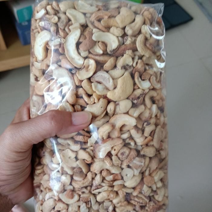 

Kacang Mede patahan