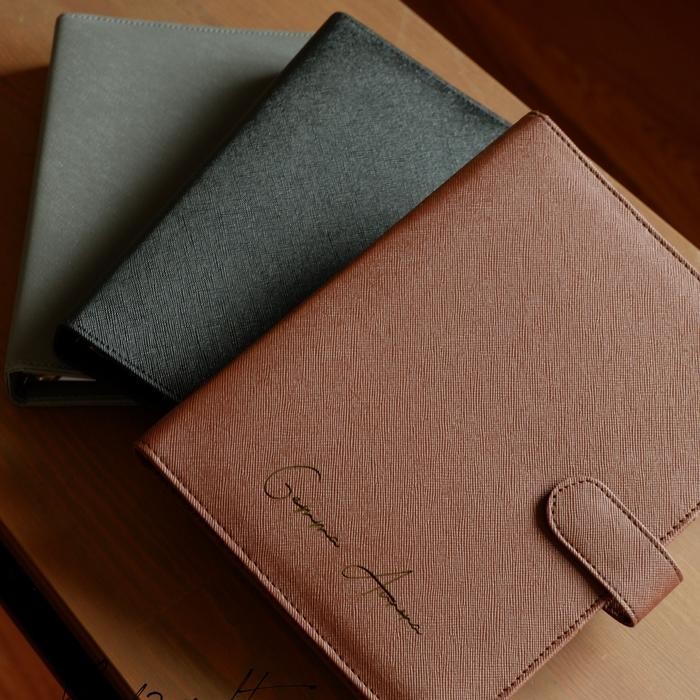 

Ready- Binder A5 Kulit Custom Nama Dan Logo Murah