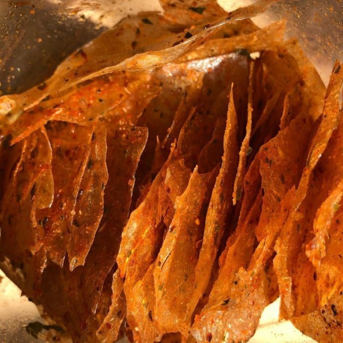 

Keripik Kaca 1Kg/ Kripik Kaca 1 Kg / Kripca / Kripik Kaca Pedas Daun Jeruk