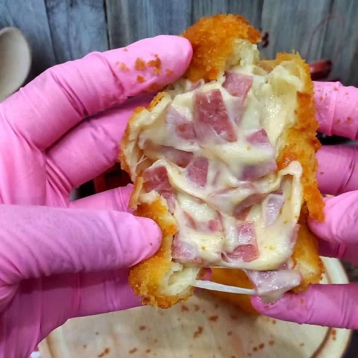 

BARANG TERLARIS Risol Smoked Beef Mozarella isi 10