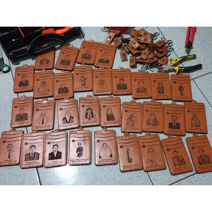 

Promo Name Tag Kulit Id Card Holder Lanyard + Capitan Terlaris