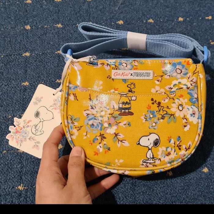 Tas selempang Snoopy cath kidston half moon bag