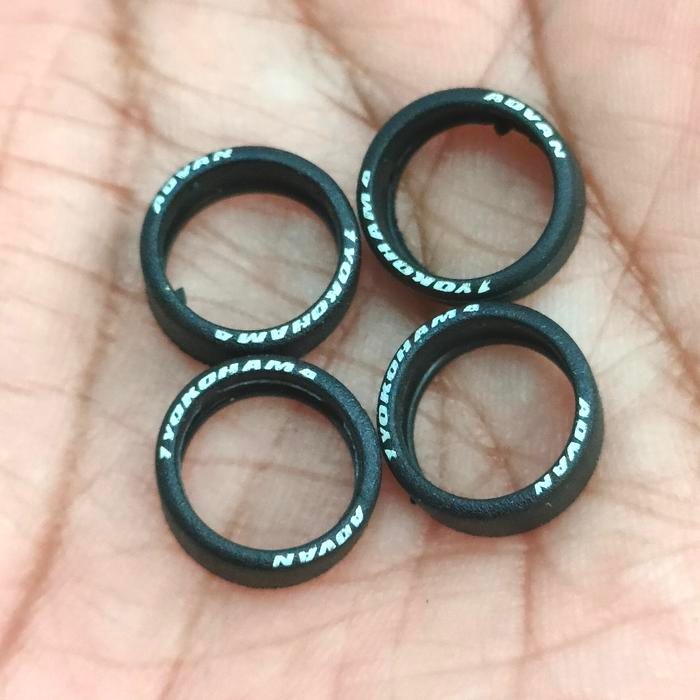 BerkahToys-- Ban Karet tampo Yokohama Advan