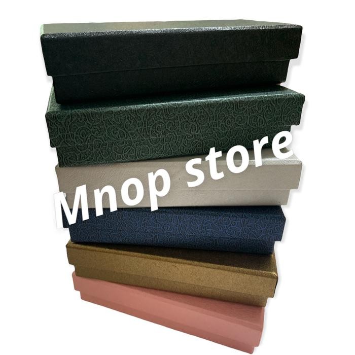 

Pesta- Kotak kado/kotak uang ukuran 15.9x7x3.5 cm