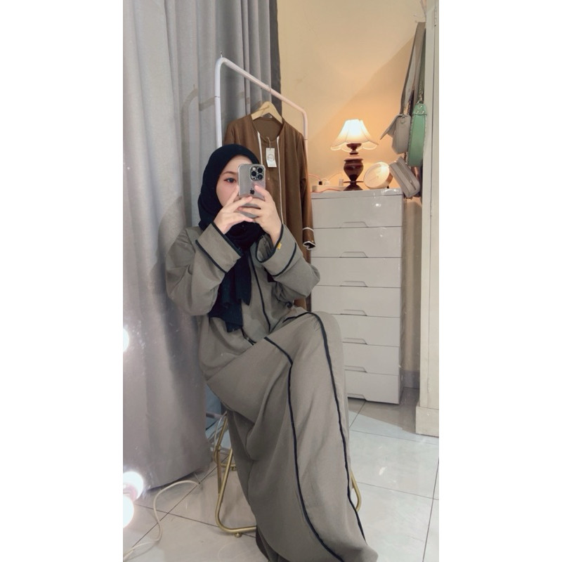 Abaya HameedaAbaya Remaja DewasaAbaya List putih