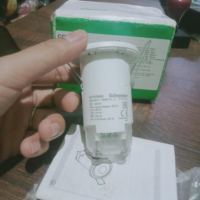 SENSOR GERAK SCHNEIDER CCT570005 ORIGINAL ASLI