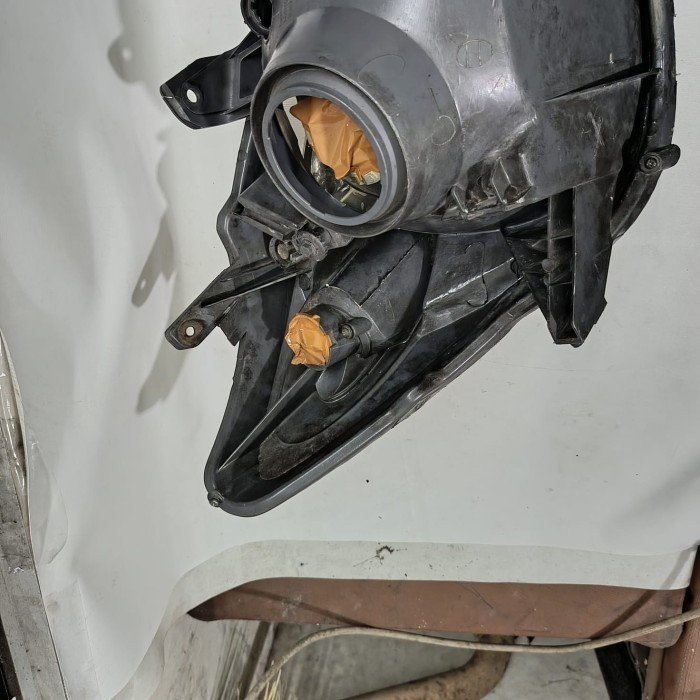 Headlamp Lampu Depan Kiri Avanza Xenia Vvti 2004 - 2005 Original Bekas