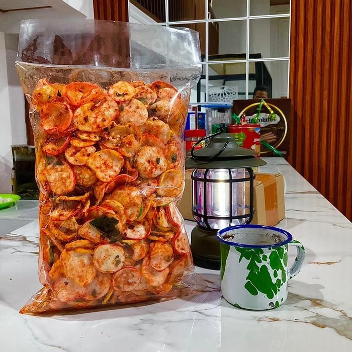 

Kerupuk Seblak pedas daun jeruk 1kg Cemilan Kering