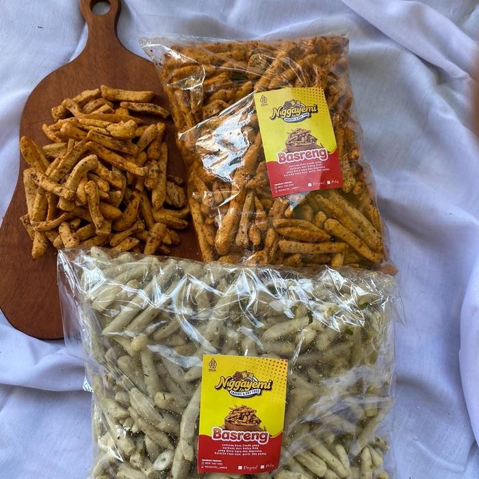 

Paket 2 pcs Keripik Cemilan NGGAYEMI Basreng stick Pedas Daun Jeruk Premium 1kg - Snacks, Food