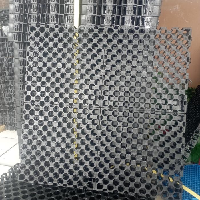 tatakan palet plastik,palet plastik untuk gudang,alas serbaguna 50x50 cm