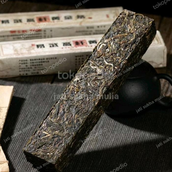 

Grade Super Teh Pu erh Raw YiWu Zheng Shan 300gram