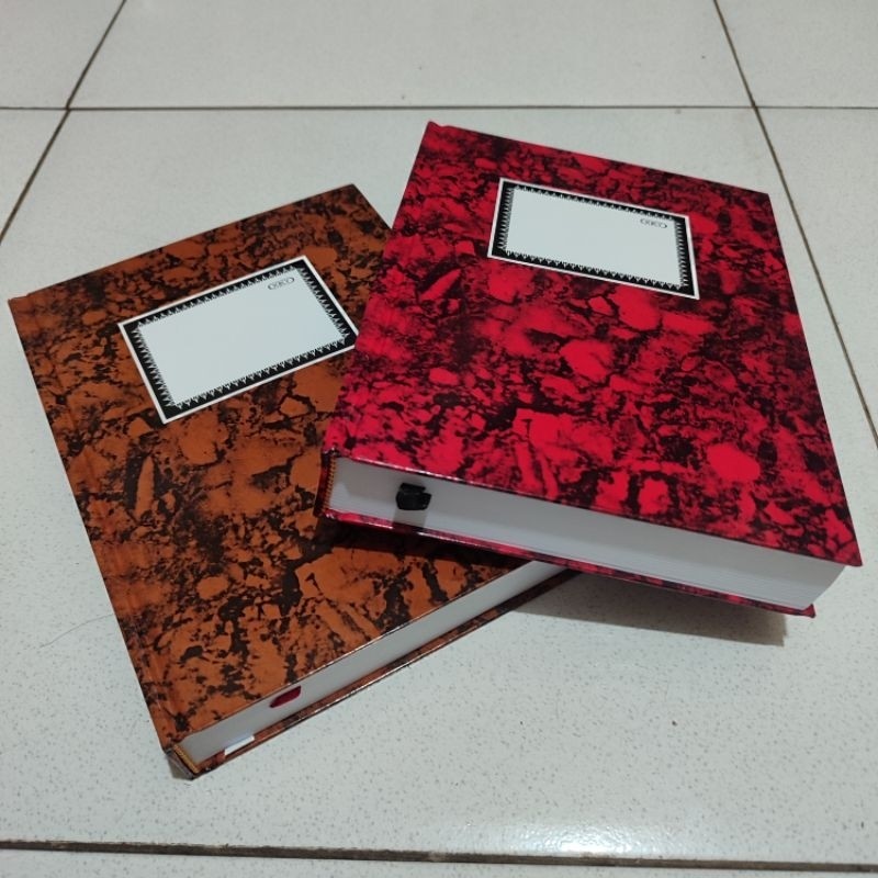

1 Pcs Buku Tulis Kwarto 300 Lembar Kiky COVER TEBAL ( GRATIS 1 PULPEN )