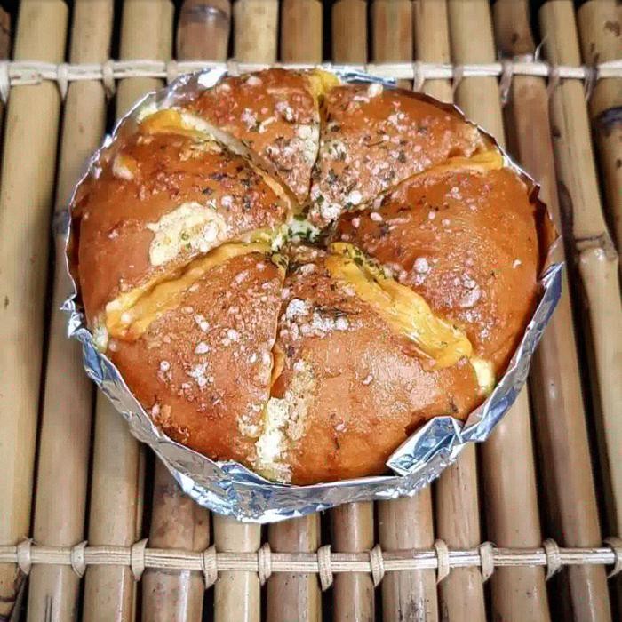 

JTTOP" DON BAKESHOP KOREAN GARLIC CREAM CHEESE BREAD - SIZE 70GR
