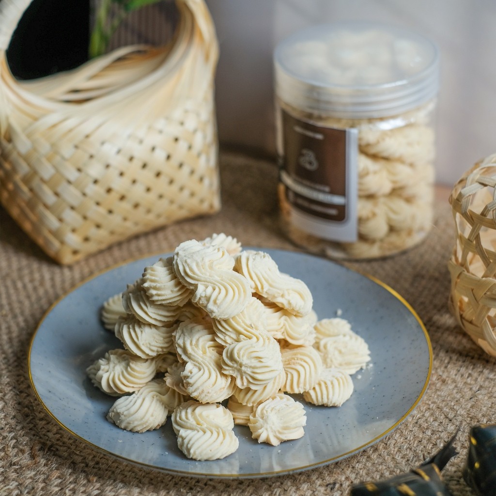 

Promo 4 Toples Kue Rp. 127.000 ( Kue Nastar , Salju Pandan, Kacang , Sagu Keju ) Paket Kamu Cantik