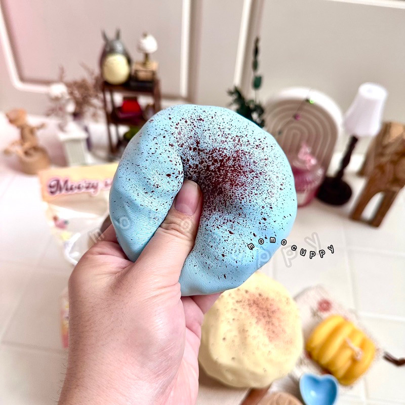MOMOCUPPY wringkle cookies bun squishy by Moozy