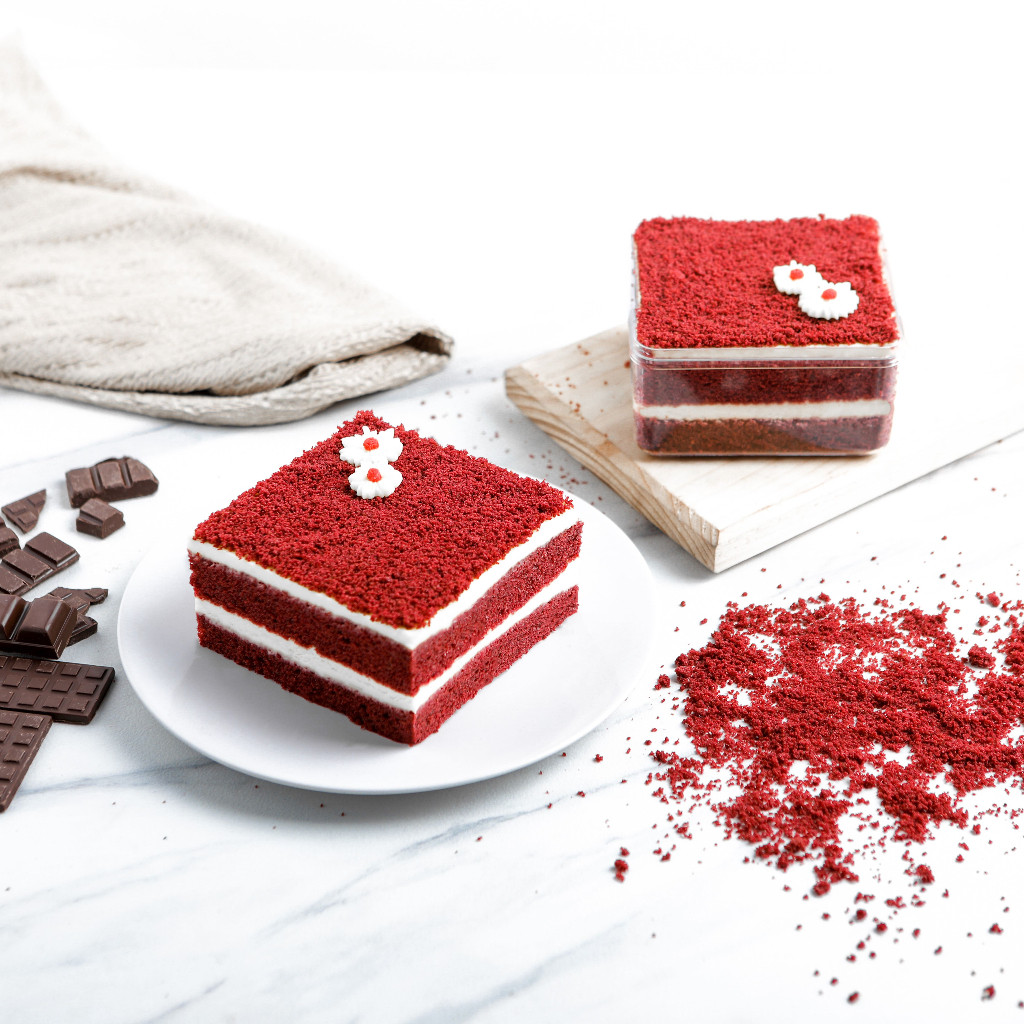 

DAPUR COKELAT - Two In Loaf Red Velvet & Opera Cake 20x10 Kue Ulang Tahun