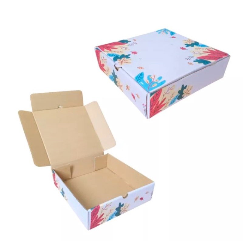 

Box Hampers Tanpa Pita Warna Tebal 24 x 24 x 7 CM Untuk Kado Hadiah