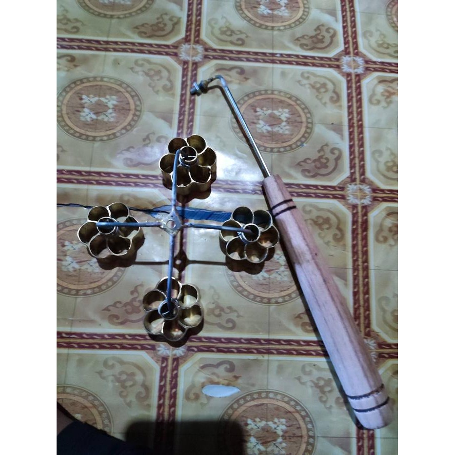 cetakan kembang goyang kuningan asli isi 4 / cabang 4 anti lengket