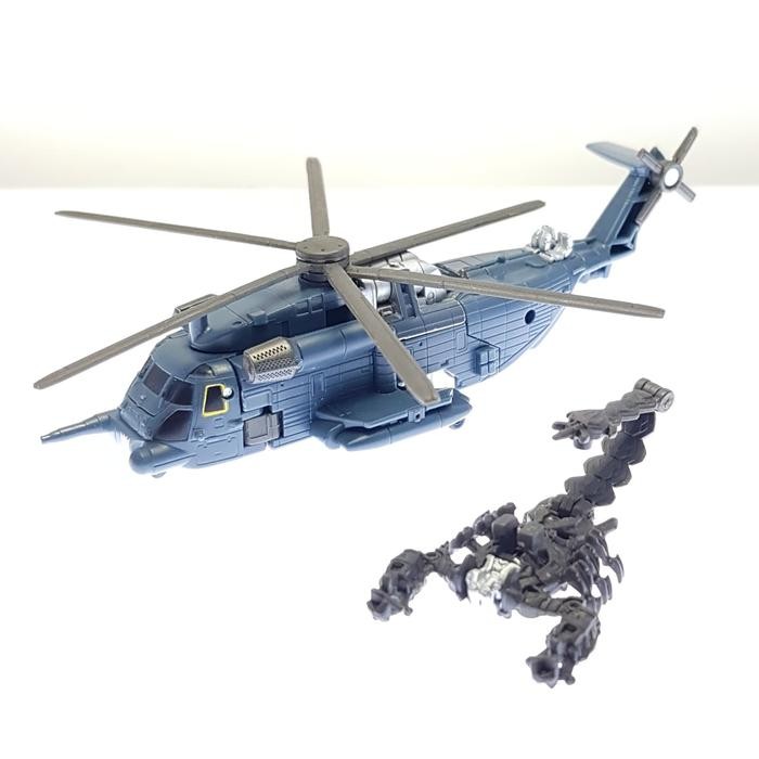 BLACKOUT COMMANDER CLASS CYBERVERSE TRANSFORMERS DOTM