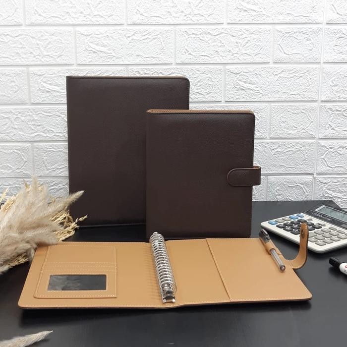 

BINDER POLOS PREMIUM A5 RING 20 B5 RING 26 BINDER EXLUSIVE BAHAN KULIT SINTETIS KODE 451
