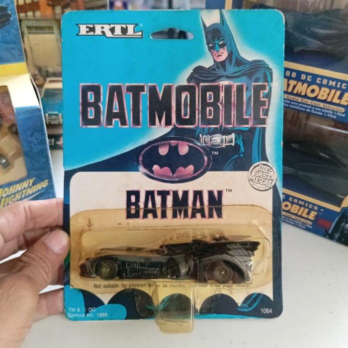 ERTL BATMAN 1989 BATMOBILE DC COMICS