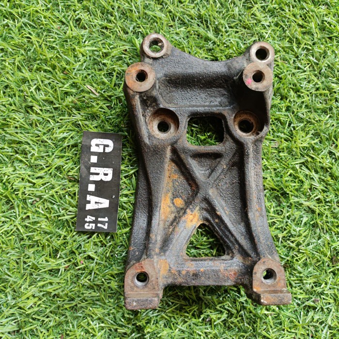 Bracket Breket Kompresor Ac Toyota Starlet Original Bekas