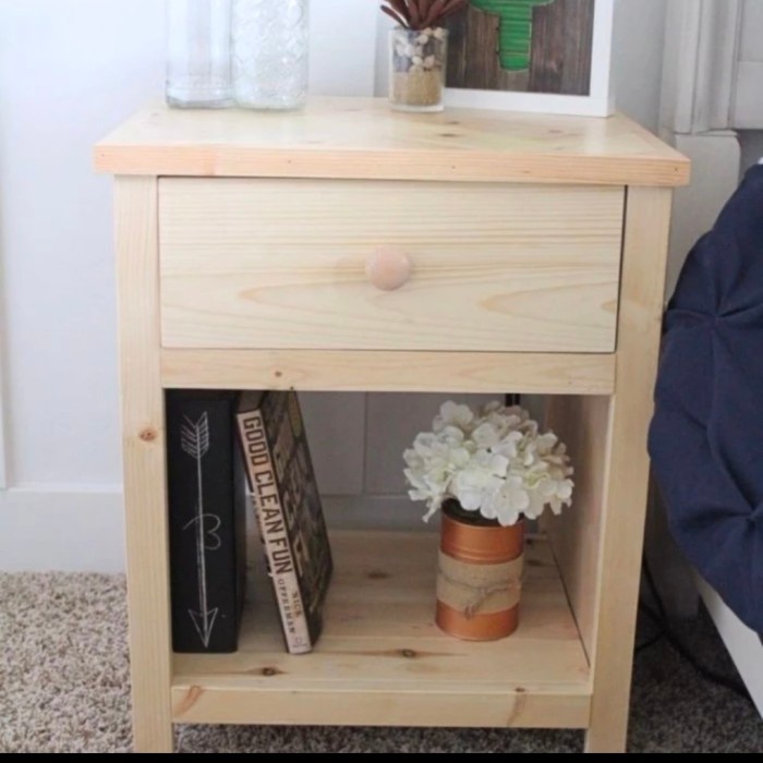 meja nakas samping tempat tidur