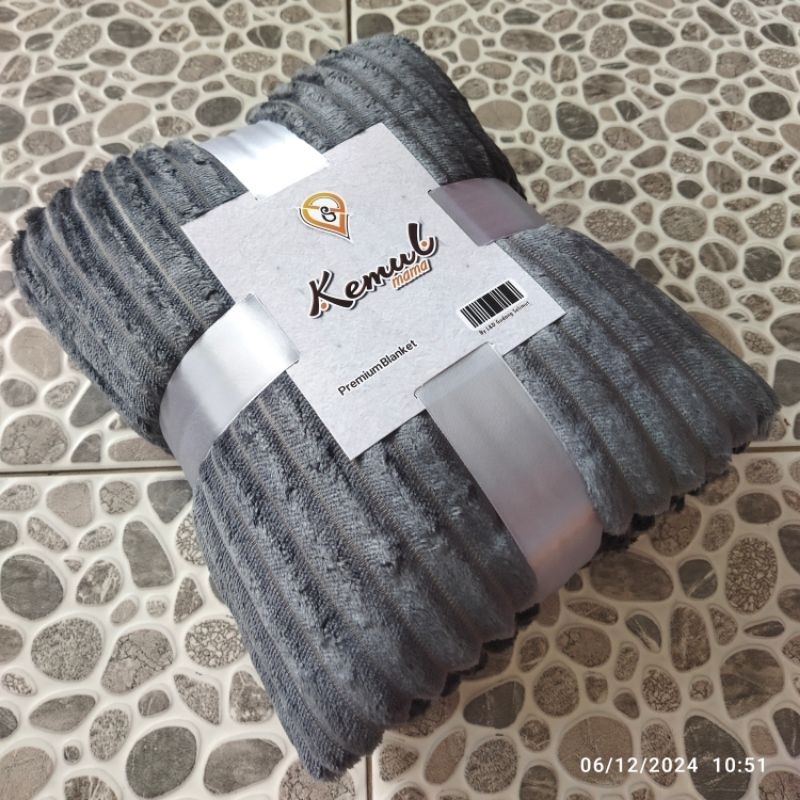 Selimut Polos Kemul Mama Premium / Selimut Salur Polos Aesthetic / Selimut 3D Aestetik
