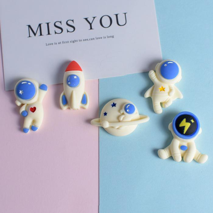 

Stiker 3D Motif Astronot Roket Botol Minum / Stiker Hiasan Lucu