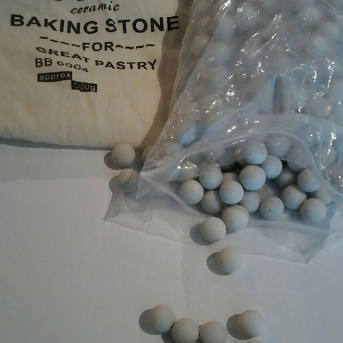 

Ready Stok" Pie Baking Stone Pemberat Pie Weight Crust Ceramic Stone 500 Gram