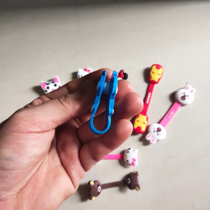 

Pengikat Kabel 2 Karakter Buat Tidak Berantakan Mantul Murah Meriah Diskon!!R040425A