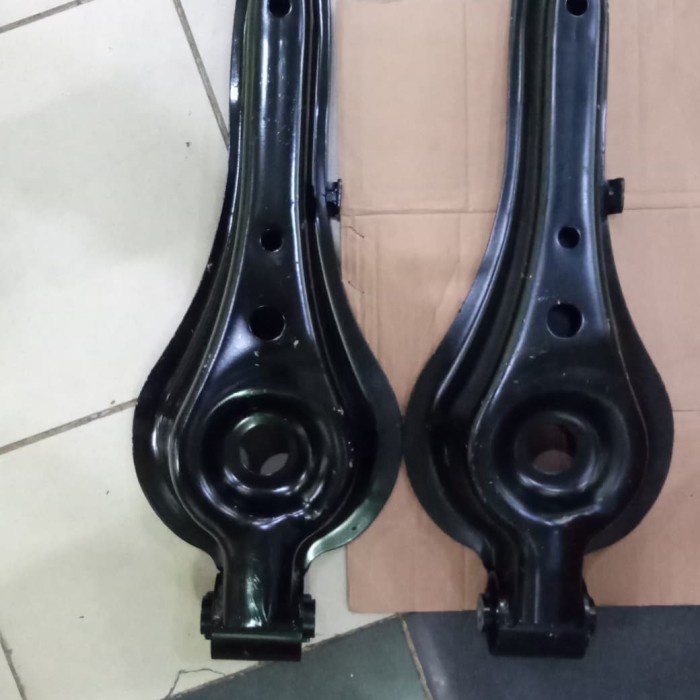 Lower Arm Sayap Belakang Fortuner Innova