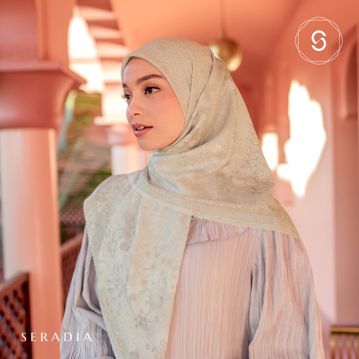 Seradia Hijab Segi Empat Maisy
