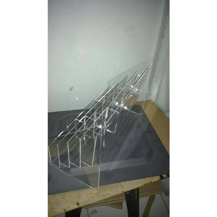 

BARANG TERLARIS Tempat brosur Akrilik 4 ss