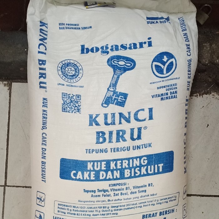 

SALE !!! TEPUNG TERIGU KUNCI BIRU 25 KG READYY