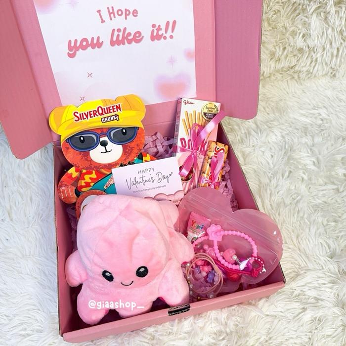

Hampers Giftbox Valentine Coklat Silverqueen Beruang/Kado Pacar/Kado Valentine/Kado Anniversary/Kado
