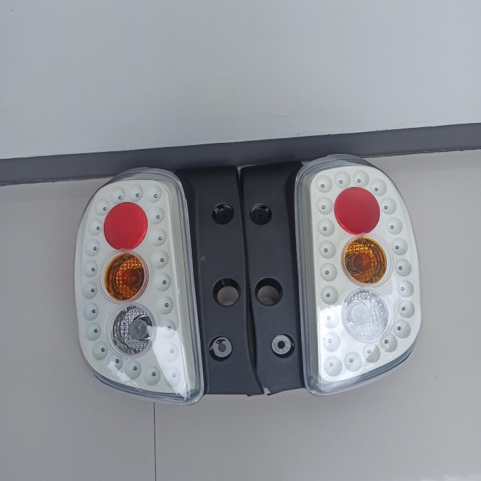 stoplamp nissan march