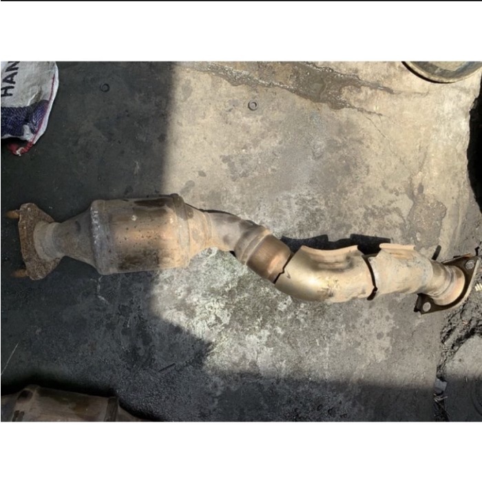 katalis mobilio brio manifold api bagian bawah mobilio brio ORIGINAL