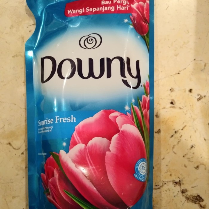 Downy Sunrise Fresh Pelembut Pakaian Refill - 780 ml