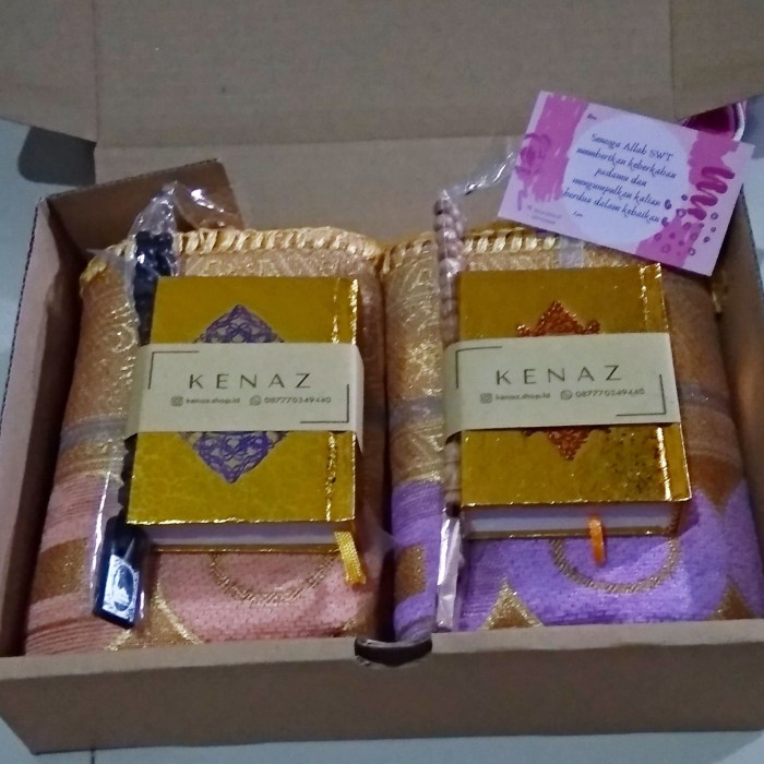 

Paket Kado Pernikahan Hampers Sajadah Al-Qur'an