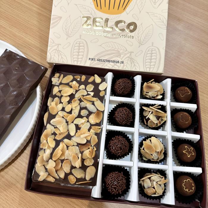 

Zelco - Coklat Ball Cokelat Cashew chunky dark Chocolate Bars lebaran Kacang Almond dan Pistachio