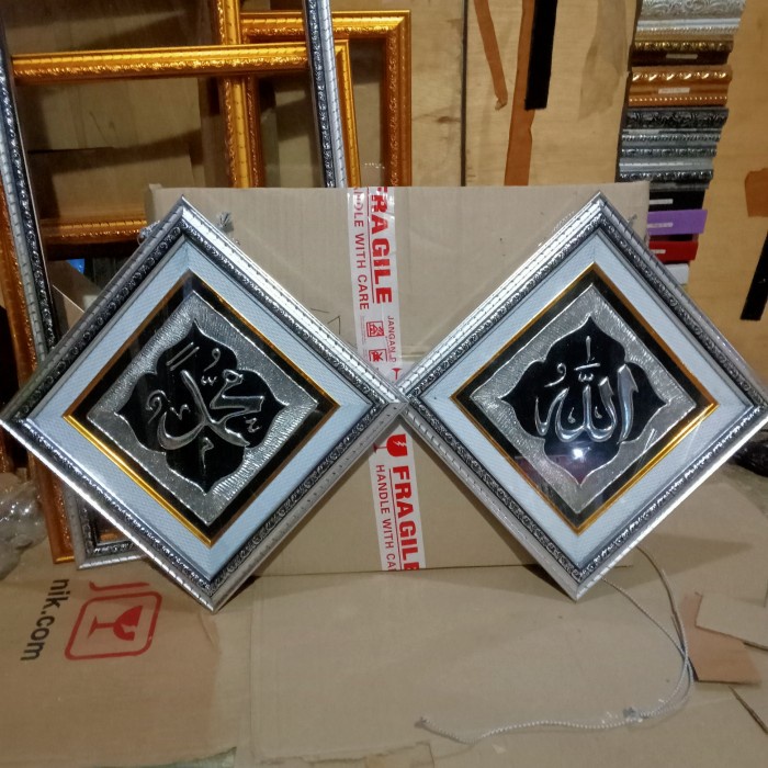 

KALIGRAFI ALLAH DAN MUHAMMAD LILIN GLUE GUN TIMBUL