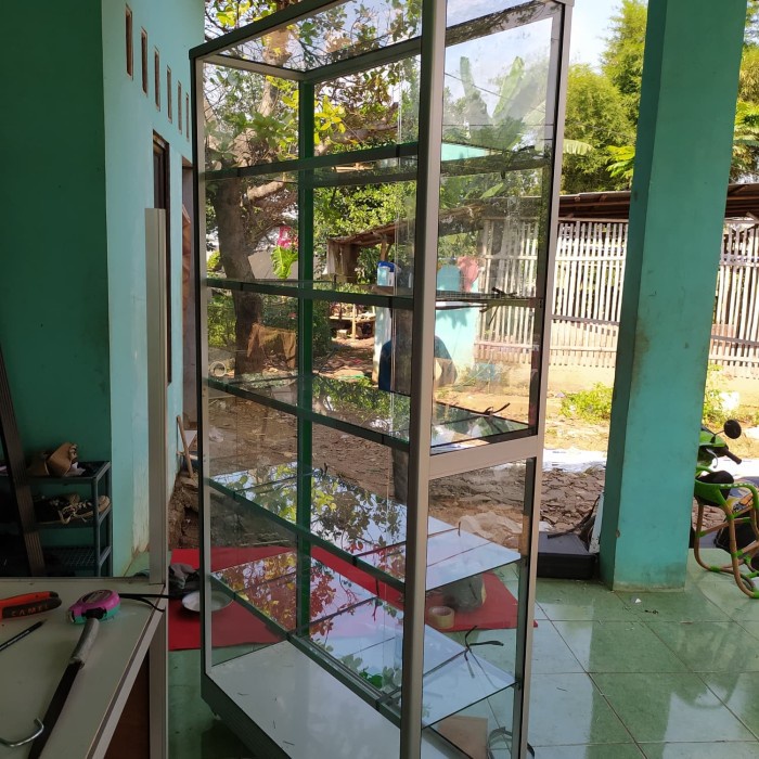 Etalase Kaca Tinggi 200Cm - Asli