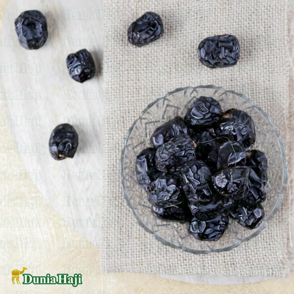 

Kurma Ajwa 1 KG Asli Madinah Kurma Nabi Ajwa Premium Original Saudi Arabia
