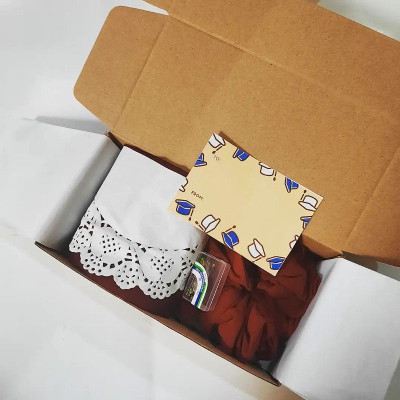 

HJ HAMPERS HIJAB gift box TERMURAH BELLA SQUARE HIJAB ,SCRUANCHIE,souvenir tahlilan